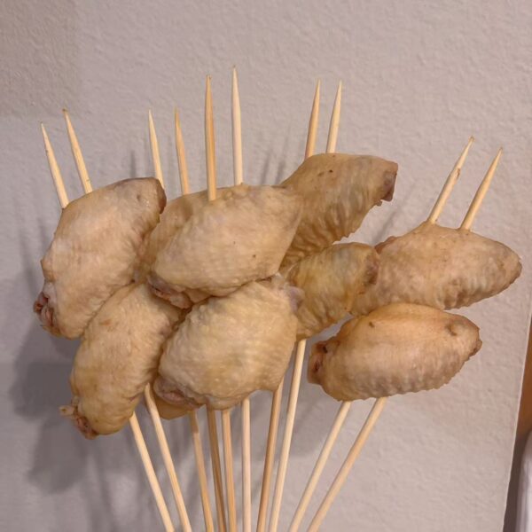 鸡翅串（半熟）-Chicken Wing Skewers (Semi-Cooked)